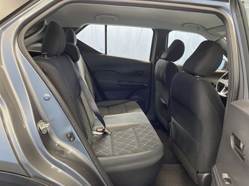 Used 2018 Nissan Kicks S image 30