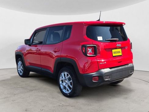 Used 2023 Jeep Renegade Latitude AWD/4WD image 3