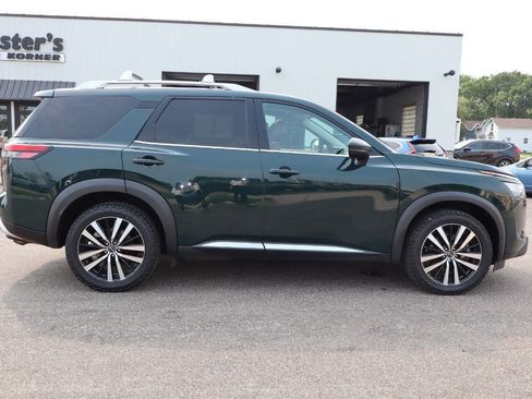 Used 2023 Nissan Pathfinder Platinum AWD/4WD image 9