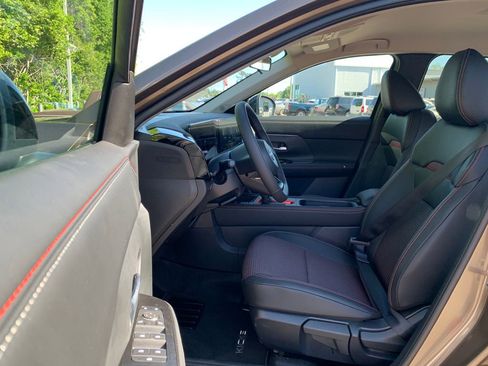 New 2026 Nissan Kicks SR w/ Cold Weather Package FWD image 17