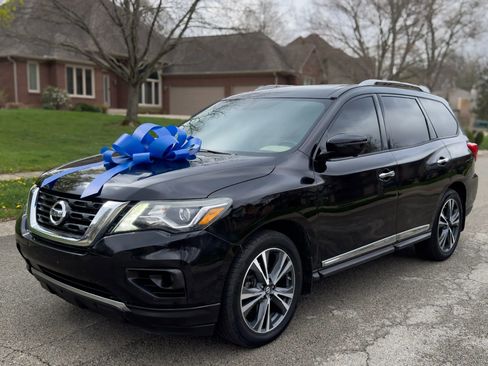 Used 2017 Nissan Pathfinder Platinum w/ Family Entertainment Package image 1
