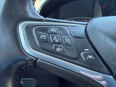 Used 2022 Chevrolet Equinox LT w/ Driver Convenience Package image 18