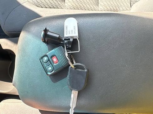Used 2005 Ford Explorer Sport Trac 2WD image 41