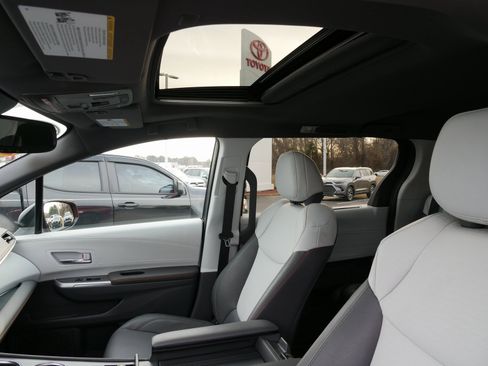 Used 2023 Toyota Sienna XSE image 31