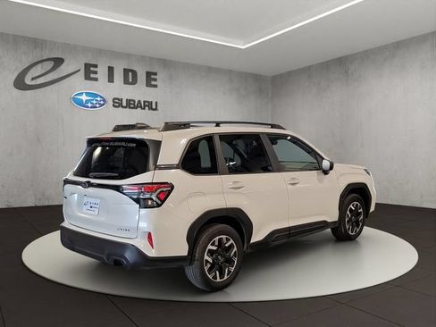 Used 2025 Subaru Forester Premium AWD/4WD image 11