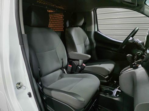 Used 2020 Nissan NV200 SV image 18