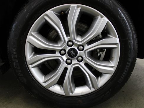 Used 2024 Ford Edge Titanium image 9