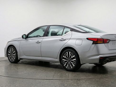 Used 2025 Nissan Altima 2.5 SV FWD image 6