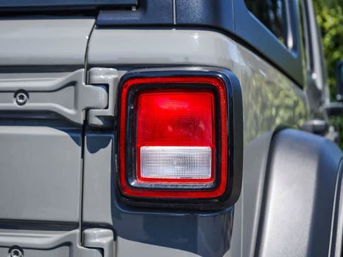 Used 2023 Jeep Wrangler Unlimited AWD/4WD image 7