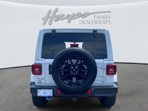 Used 2023 Jeep Wrangler Unlimited Sahara w/ Cold Weather Group AWD/4WD image 4