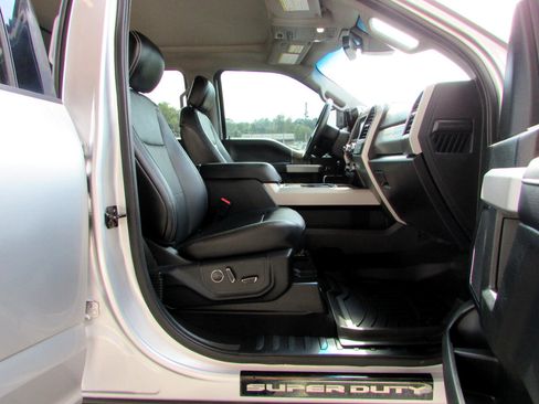 Used 2019 Ford F250 Lariat w/ Lariat Ultimate Package image 13