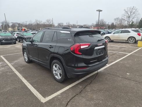 Used 2022 GMC Terrain SLE w/ Driver Convenience Package image 10