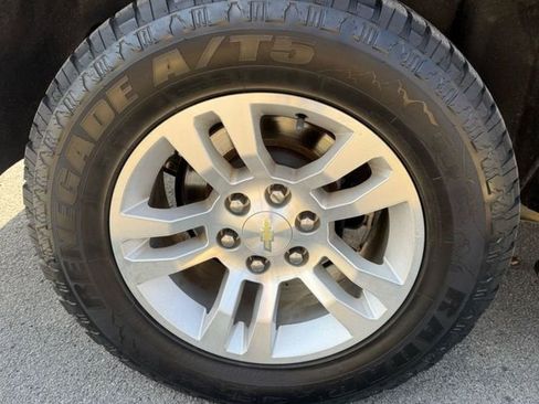 Used 2018 Chevrolet Suburban LT image 13