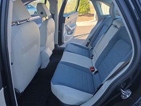 Certified 2025 Volkswagen Jetta SE image 17