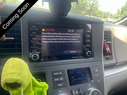 Used 2020 Toyota Sienna LE FWD image 17