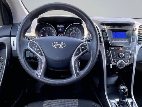 Used 2017 Hyundai Elantra GT FWD image 5