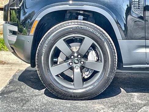 Certified 2023 Land Rover Defender 90 SE image 10