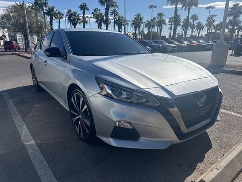 Used 2019 Nissan Altima 2.5 SR FWD image 2