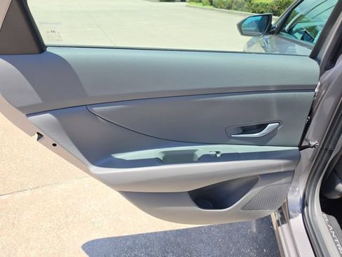 Used 2024 Hyundai Elantra SEL FWD image 12
