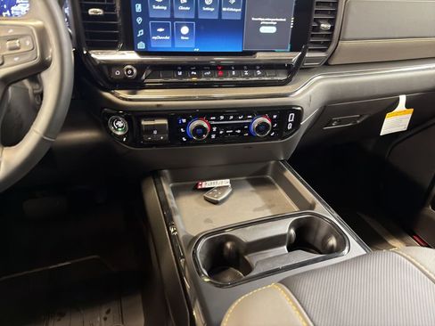 Used 2026 Chevrolet Silverado 2500 ZR2 AWD/4WD image 13
