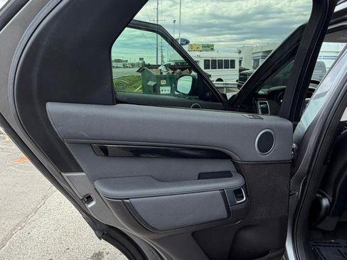 Used 2018 Land Rover Discovery SE AWD/4WD image 16