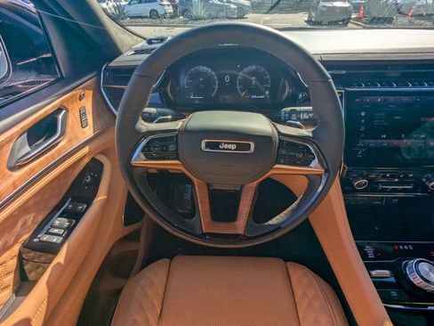 Used 2025 Jeep Grand Cherokee L Summit image 3