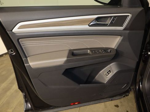 Used 2022 Volkswagen Atlas SEL image 21