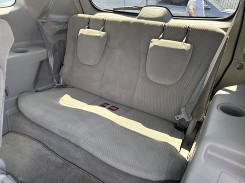 Used 2010 Toyota Highlander 2WD image 26
