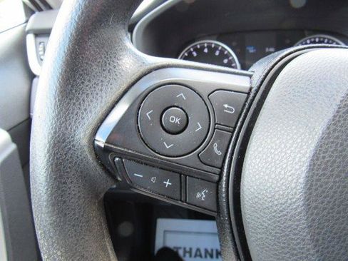 Used 2021 Toyota RAV4 LE AWD/4WD image 18