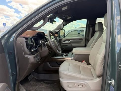 Used 2025 Chevrolet Silverado 2500 LT AWD/4WD image 13