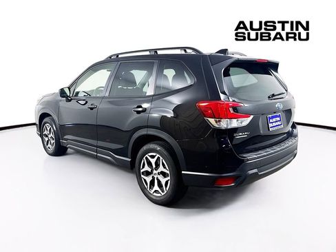 Used 2023 Subaru Forester Premium image 5