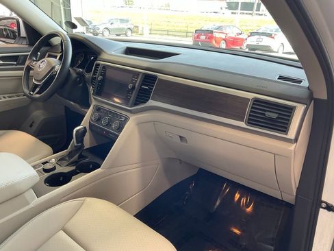 Used 2019 Volkswagen Atlas SE w/ Panoramic Sunroof Package image 17