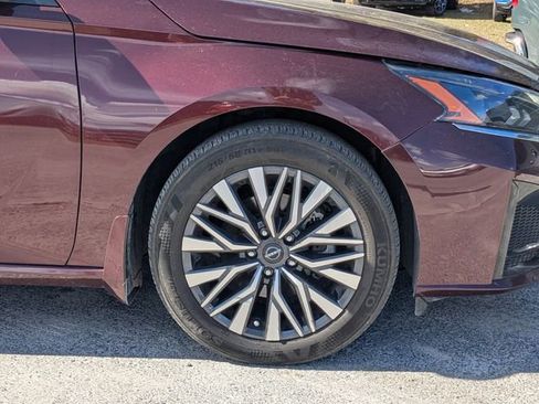 Used 2024 Nissan Altima 2.5 SV image 9