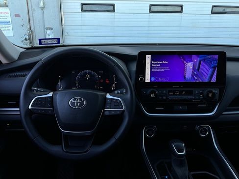 Used 2025 Toyota Grand Highlander FWD image 15