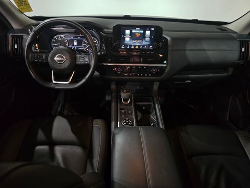 Used 2025 Nissan Pathfinder SL image 34