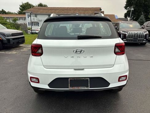Used 2026 Hyundai Venue SEL FWD image 4