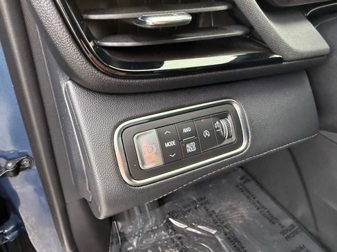 Used 2025 Buick Enclave Preferred image 17