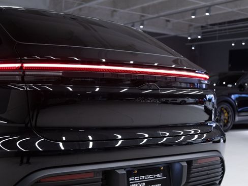 Certified 2025 Porsche Macan 4 Electric AWD/4WD image 30