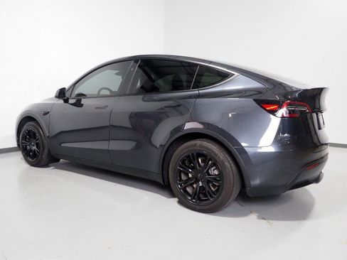 Used 2024 Tesla Model Y 2WD image 9