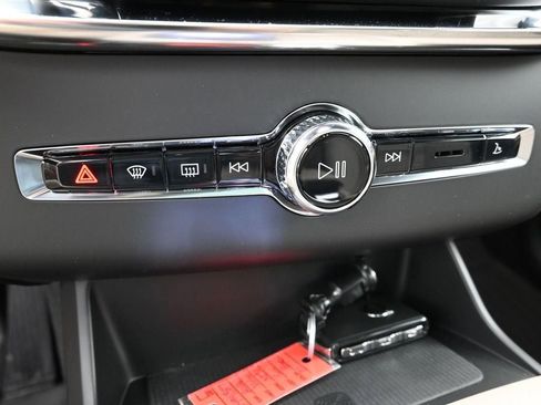 New 2026 Volvo XC90 B6 Plus w/ Protection Package Premier image 17