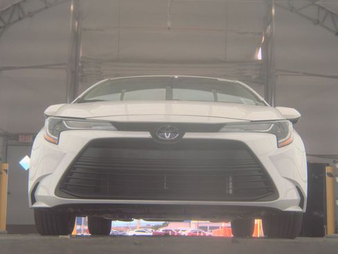 Used 2024 Toyota Corolla LE FWD image 4