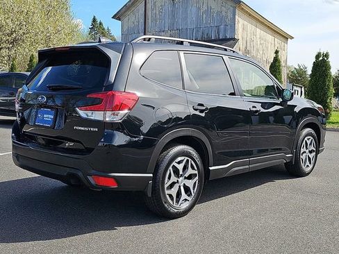 Used 2023 Subaru Forester Premium AWD/4WD image 7