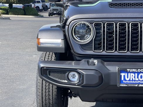 New 2026 Jeep Gladiator Sport AWD/4WD image 7