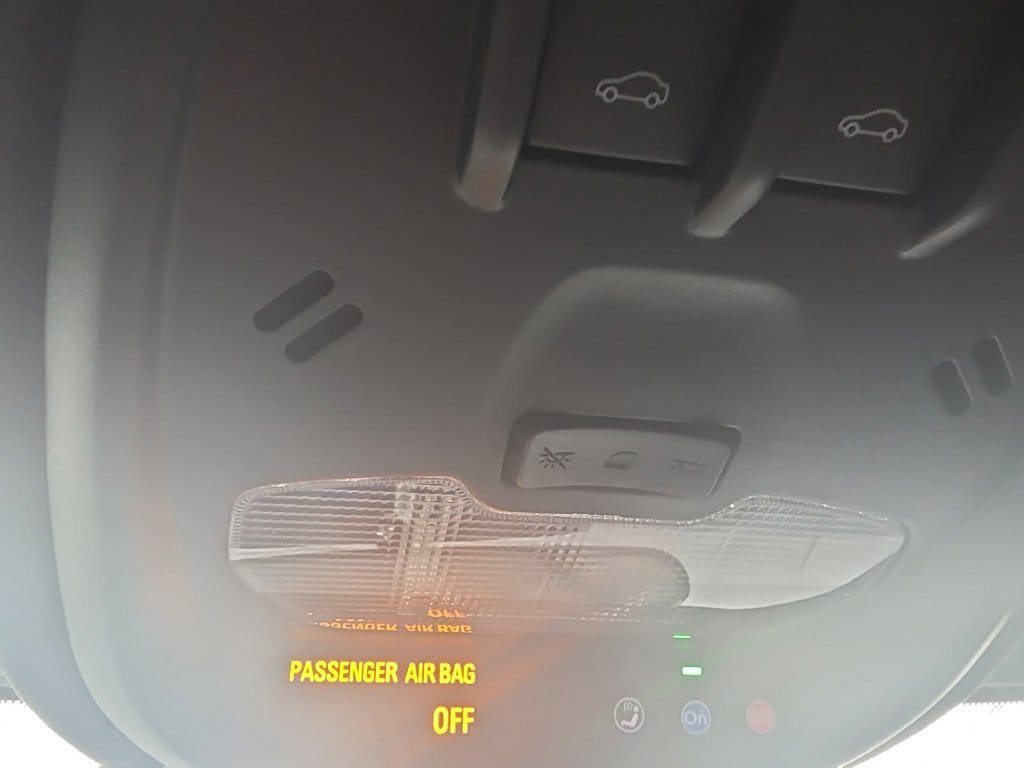 Certified 2025 Chevrolet Trax RS w/ Sunroof Package FWD image 20
