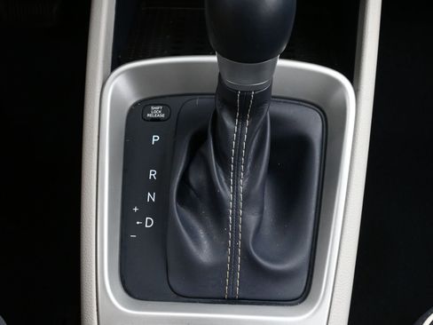 Certified 2023 Hyundai Venue Limited w/ Cargo Package image 19