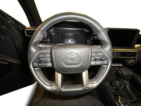 Used 2025 Toyota 4Runner SR5 AWD/4WD image 12