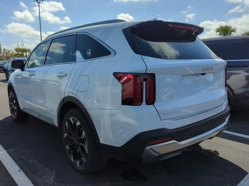 Certified 2024 Kia Sorento EX image 8