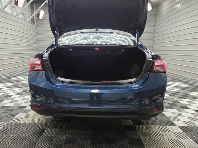 Used 2020 Chevrolet Malibu LT FWD image 36