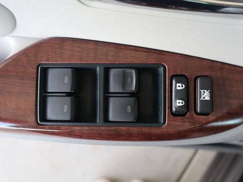 Used 2014 Toyota Sienna XLE w/ XLE Premium Package FWD image 14