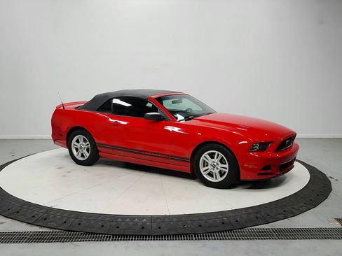 Used 2013 Ford Mustang Convertible RWD image 9